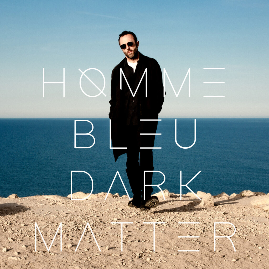 Homme Bleu sort l'émouvant clip rock Dark Matter